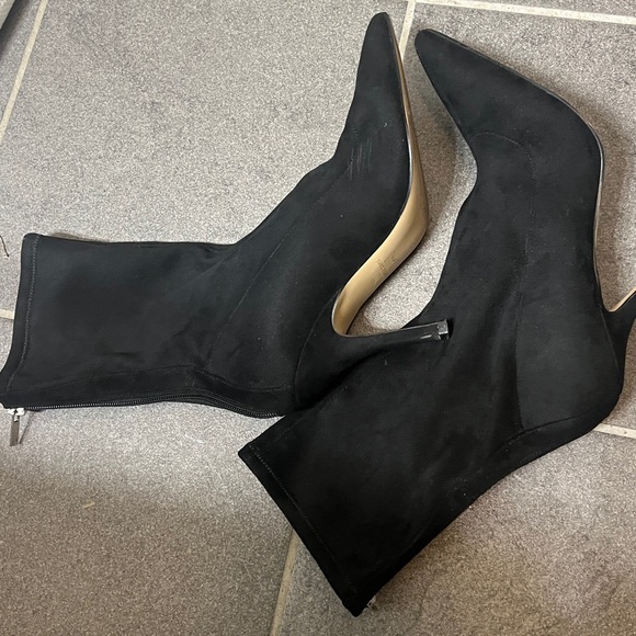 Size 10 women’s MARC FISHER LTD Kellen Black Suede Boots ankle - Picture 8 of 8